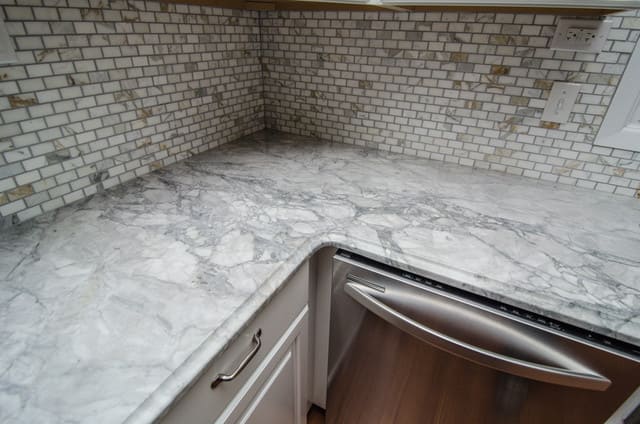 super-white-quartzite-with-calcatta-gold-tile-granite-grannies-img_a7a18bdc027a8151_4-0212-1-9d1aa75.jpg