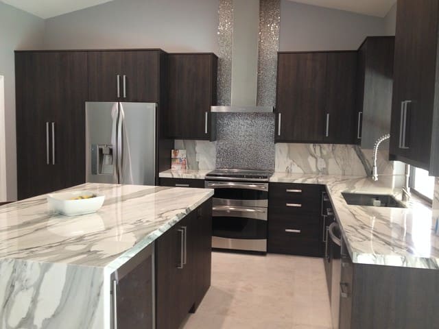 calacatta-borghini-kitchen-1-marble-of-the-world-img_b831f6ea04c01419_4-3993-1-ff9b62c.jpg